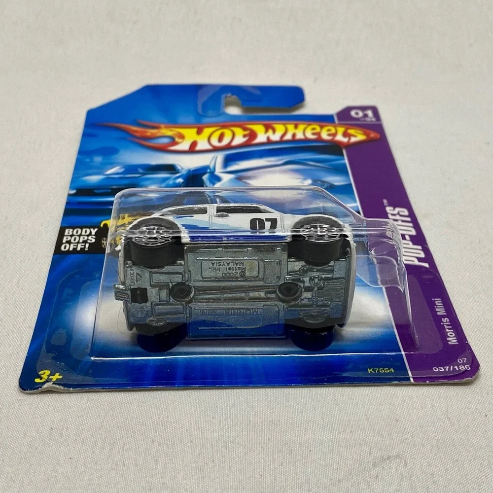 Hot Wheels Mini Morris Pop-Offs 01 of 04 Die-cast 1:64 Model Car Vintage 2006